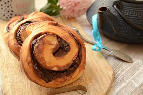 Escargots briochés à la crème pâtissière chocolat et pépites de chocolats Jours Heureux