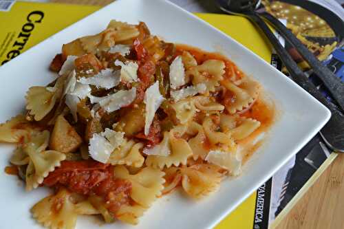 Farfalle patate peperoni e pomodori