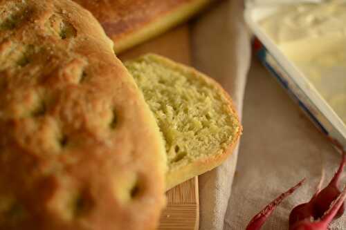 Focaccia aux fanes de radis