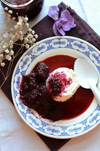 Fromage frais maison et coulis de mûres