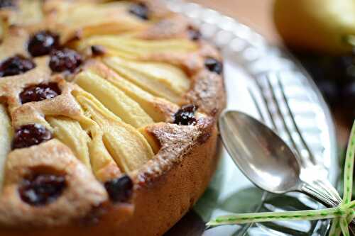 Gâteau à la ricotta, poires et raisins