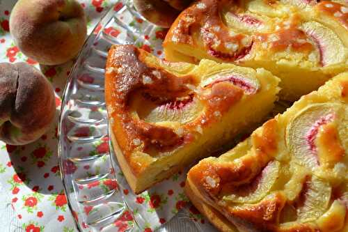 Gâteau aux pêches, au fromage blanc et la rose -            Hum, ça sent bon ...