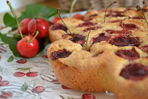 Gâteau moelleux aux cerises et aux amandes