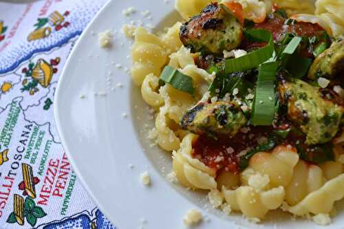 Gnocchi sauce tomate à l'ail des ours et dés de poulet