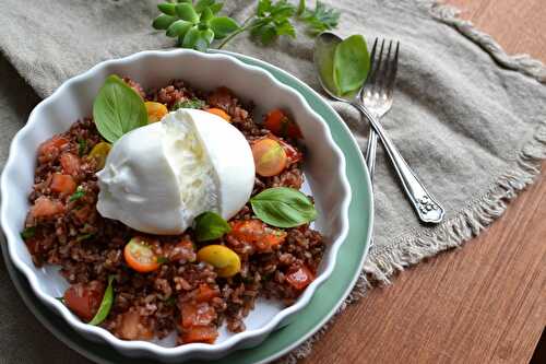 Insalata di riso rosso pomodori e burrata