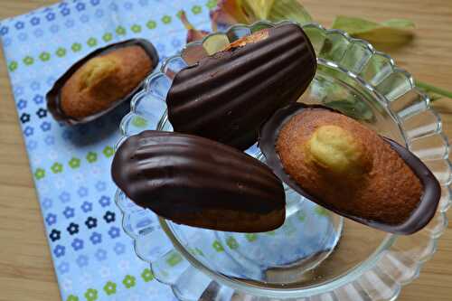 Madeleines au miel et coques en chocolat