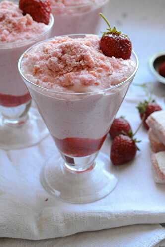 Mousse aux fraises et biscuits roses de Reims - Jours Heureux