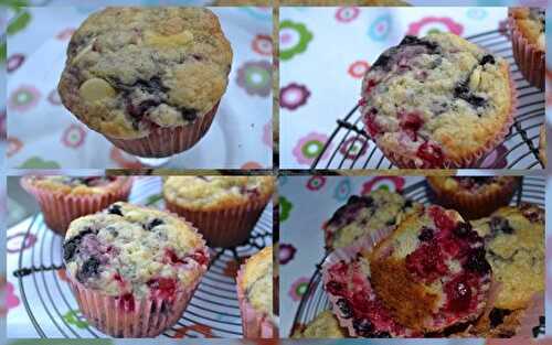 Muffins aux fruits rouges et aux pépites de chocolat blanc