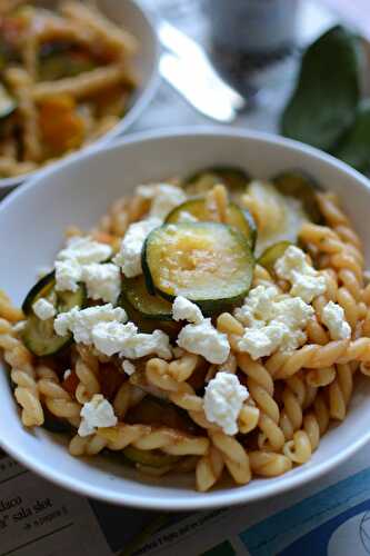 One pan Pasta courgettes carottes