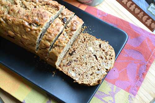 Pain d'épices aux noix, au muesli et aux raisins secs