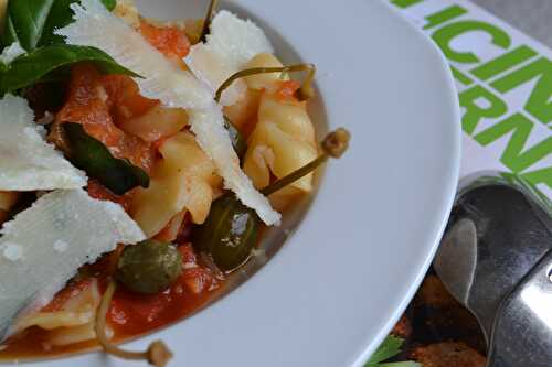 Pâtes aux tomates fraiches, basilic et fleurs de câpres