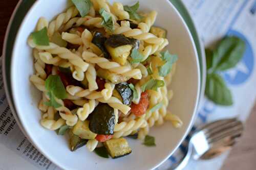 Pâtes courgettes et tomates rôtis au four