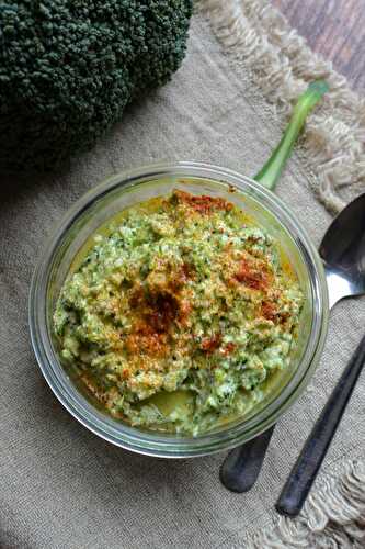 Pâtes et pesto de brocoli cru végétarien