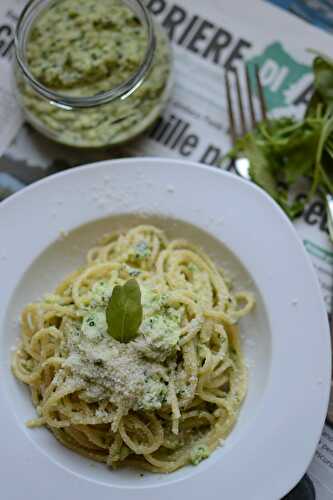 Pâtes pesto courgette roquette