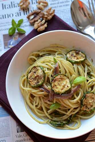 Pâtes pesto de basilic courgette grillée et anchois