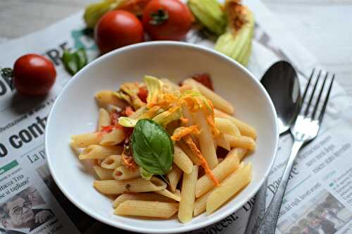 Penne sauce tomates et fleurs de courgette