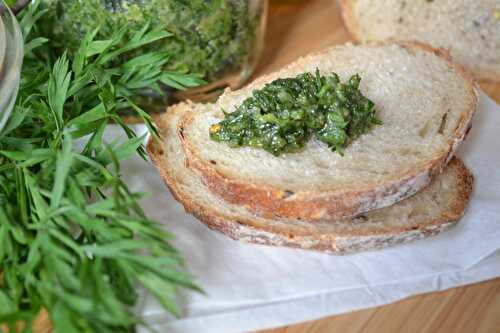 Pesto de fanes de carottes et huile de cacahuète