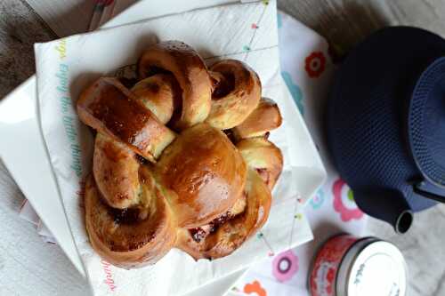 Petites brioches à la gelée de groseilles