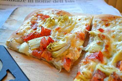 Pizza aux coeurs d'artichaut, tomates, mascarpone
