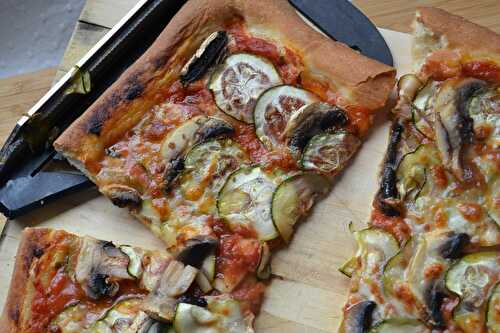 Pizza courgette et champignons frais