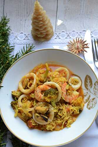 Riz à la tomate et fruits de mer