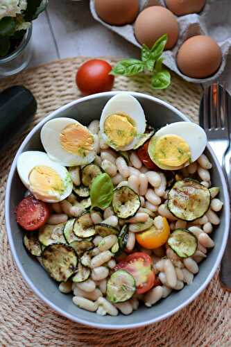 Salade de haricots blanc courgette grillée tomate huile au basilic végératien