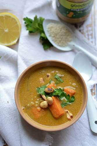 Soupe de patate douce riz curry et cacahouète végétarien