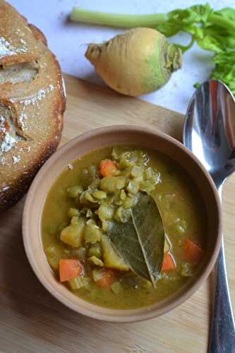 Soupe de pois cassés carotte rutabaga végétarien