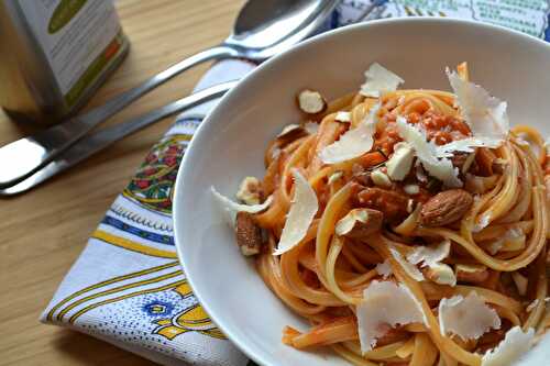 Spaghetti au pesto rosso et amandes