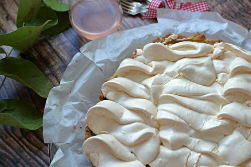 Tarte à la rhubarbe meringuée