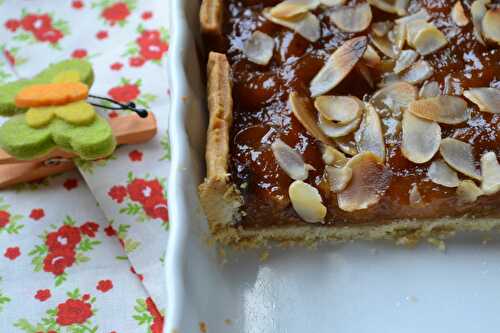 Tarte aux mirabelles, eau de fleur d'oranger et amandes