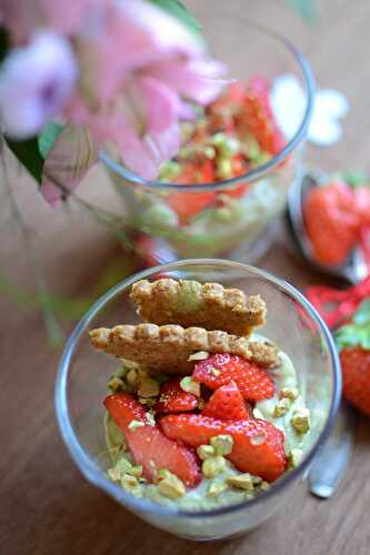 Tartelettes crème pistache et fraises anniversaire