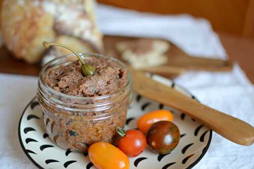 Tartinade anchois tomates confites olives noires