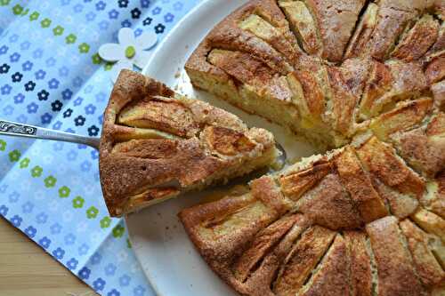 Torta di mele yogurt e mandorle