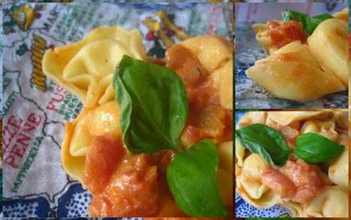 Tortellini à la sauce tomate et au yaourt à la grecque