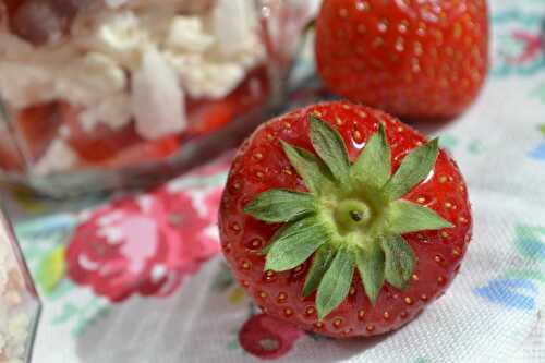 Verrines aux fraises et meringues - jour de flemme