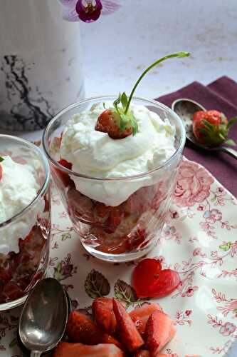Verrines fraises groseilles et cake zerogachis