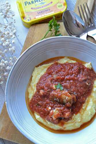 Polenta crémeuse sauce tomate anchois et sardines