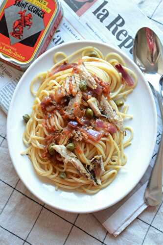 Spaghetti aux sardines en boite et tomates