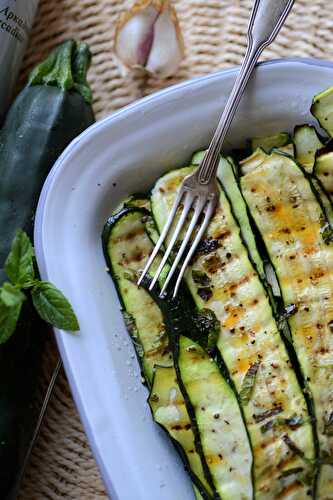 Courgettes grillées huile d'olive et menthe végétarien