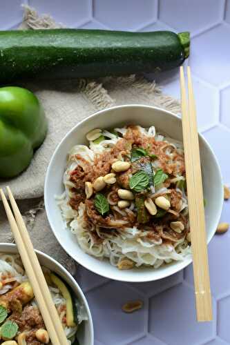 Nouilles de riz et légumes sautés végétarien