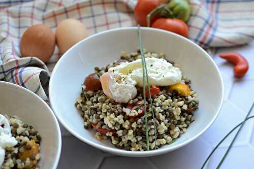 Salade de lentilles, boulgour et oeuf poché