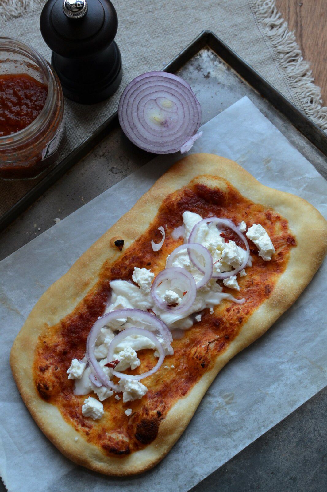 Lahmacun aux fromages et oignon  - pizza turque