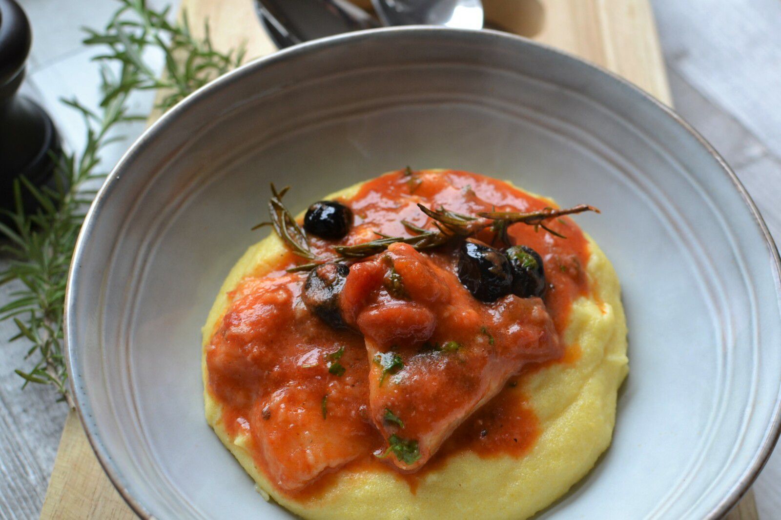 Baccalà in umido - morue à la tomate et polenta 