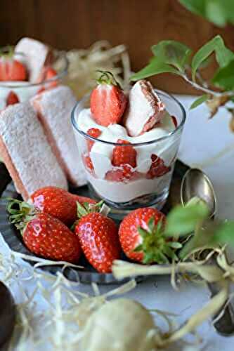 Triffle aux fraises et aux biscuits roses de Reims Jours Heureux