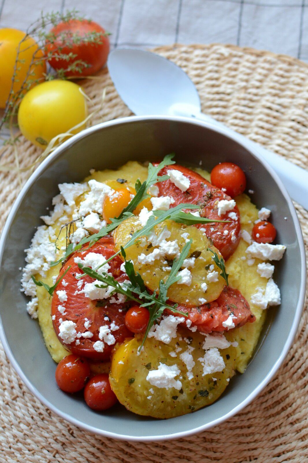 Polenta crémeuse tomates rôties et féta