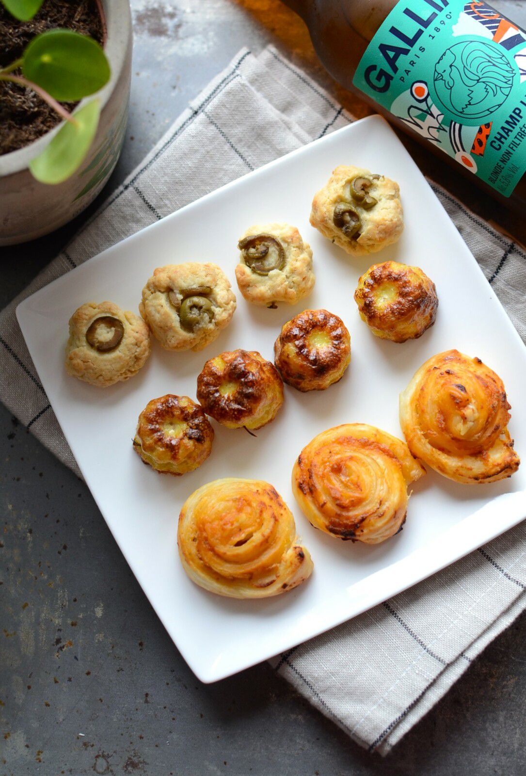 Trio de biscutis apéro : cannelés, feuilletés et cookies