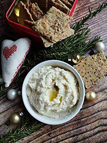 Crackers aux graines et tartinade de coeur de palmier