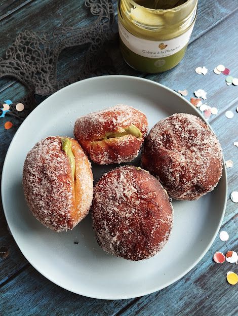 Beignets de carnaval à la crème de pistache