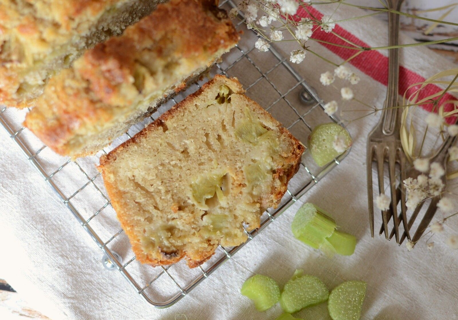Cake à la rhubarbe et farine d'épeautre